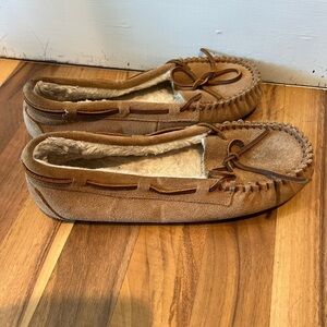 Minnetonka Moccasin Slippers, size 9, leather, faux fur, cozy, plush, GUC